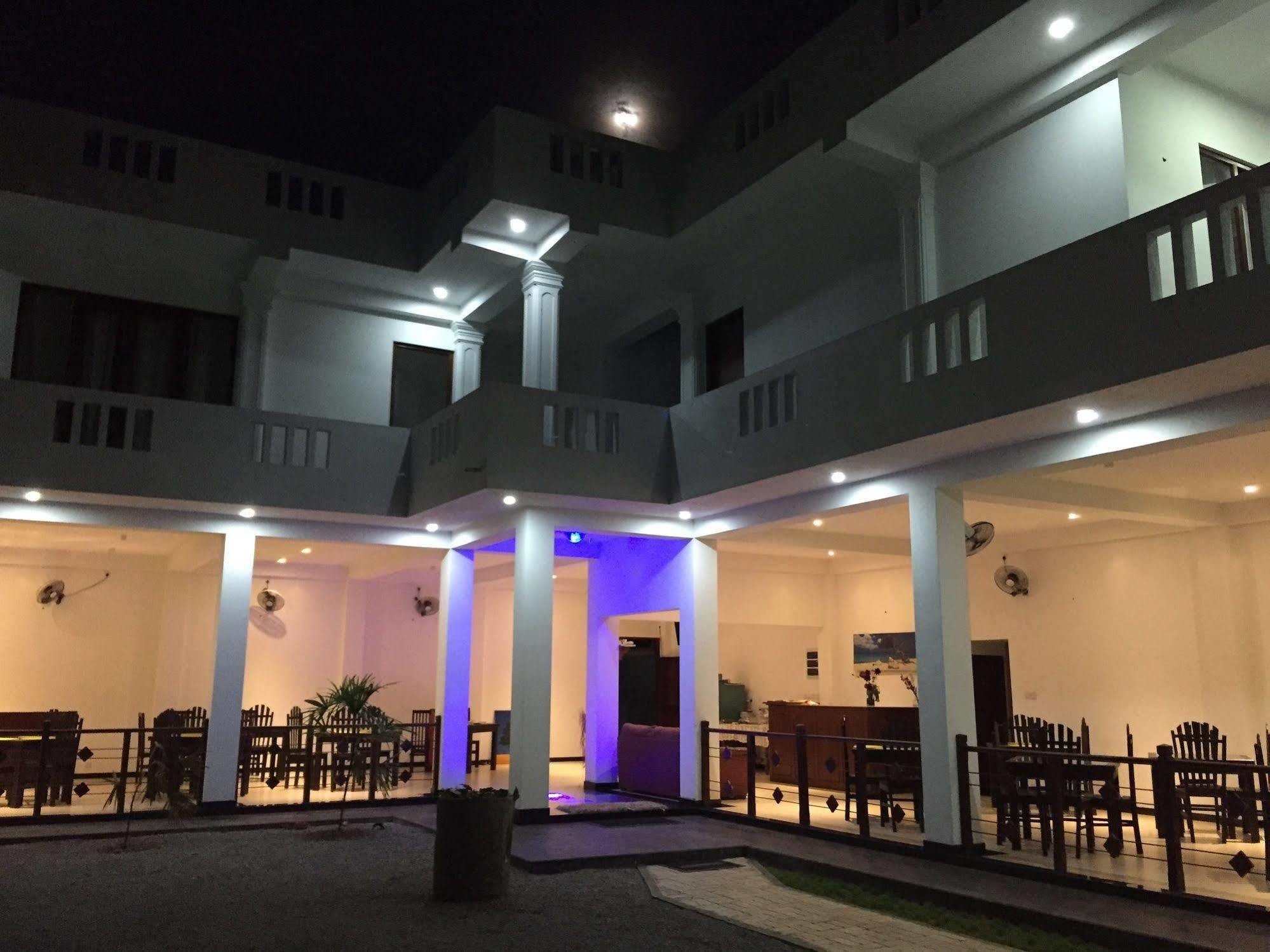 Aurora Hotel Hikkaduwa Exterior foto